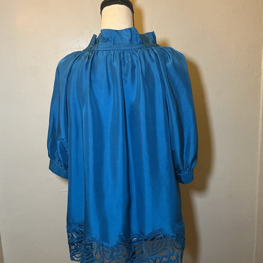 Ali Ro Vibrant 100% Silk Blue Blouse with Lace Hem - Picture 2 of 9